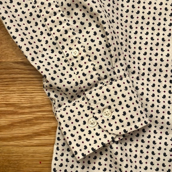 Banana Republic Men's medium slim fit White paisley Patterned Shirt - Picture 5 of 6